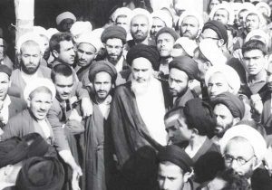 نسبت‌سنجی بین حوزه علمیه و انقلاب اسلامی