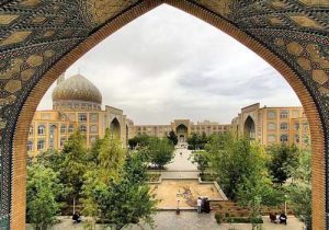حوزه علمیه؛ پایگاه نشر معارف قرآن و اهل بیت(ع)