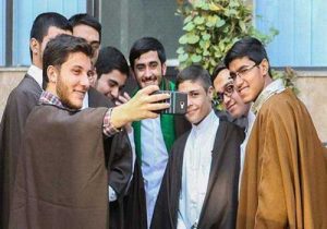 آینده حوزه‌ علمیه در گرو اعتماد به طلاب جوان است