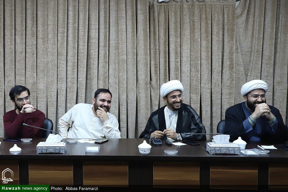 نویسندگان حوزوی نسبت به عملیاتی شدن پیام رهبر انقلاب پیگیر باشند