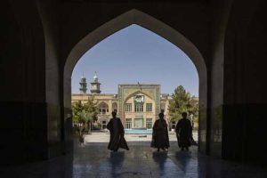 بازخوانی پرسشگرانه از هویت حوزه علمیه