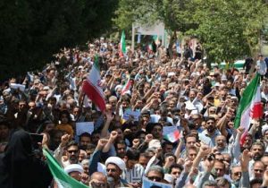 غرش موشک‌های سجیل و خیبر در نماز جمعه