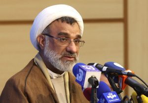 قهرمانان واقعی شهدا هستند