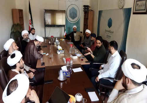جلسه هم‌اندیشی جمعی از مسئولان اندیشکده‌های حوزوی
